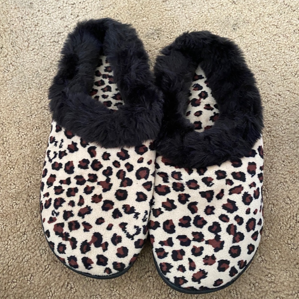 Leopard slippers